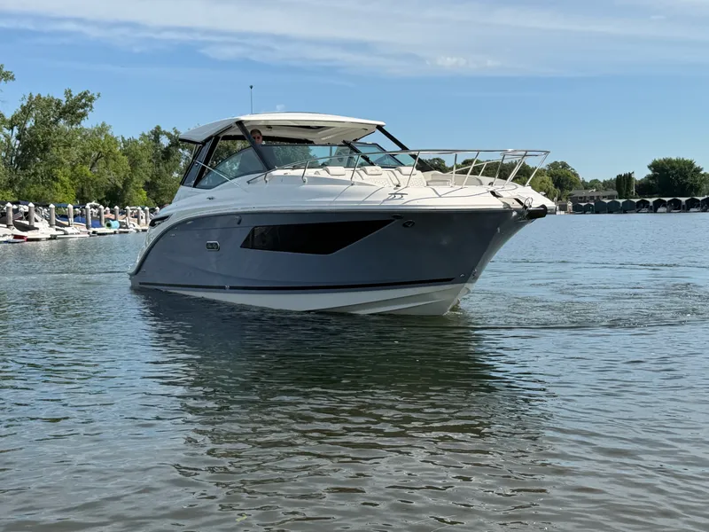 Slide: The Image of Sea Ray Sundancer 320 2026 - 5
