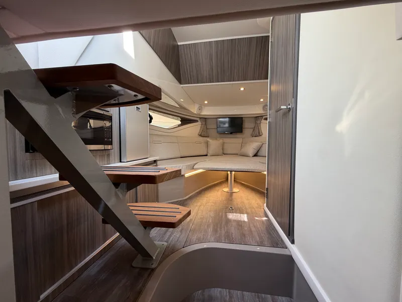 Slide: The Image of Sea Ray Sundancer 320 2026 - 52