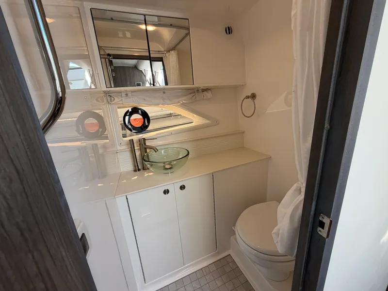 Slide: The Image of Sea Ray Sundancer 320 2026 - 57