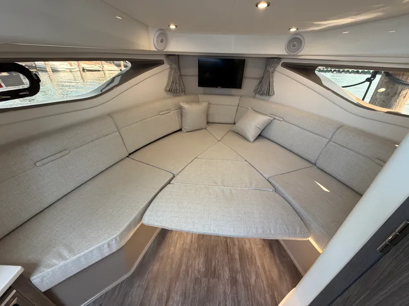 Slide: The Image of Sea Ray Sundancer 320 2026 - 54