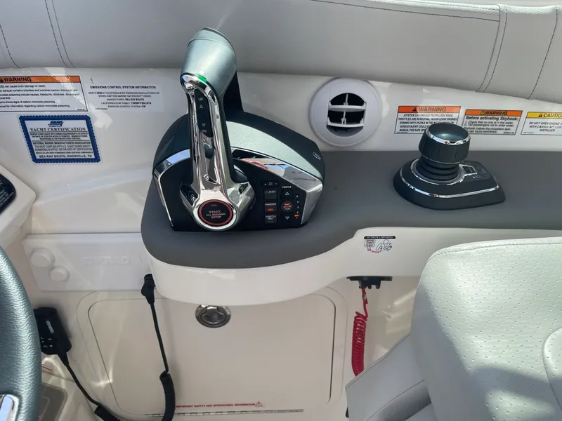 Slide: The Image of Sea Ray Sundancer 320 2026 - 29