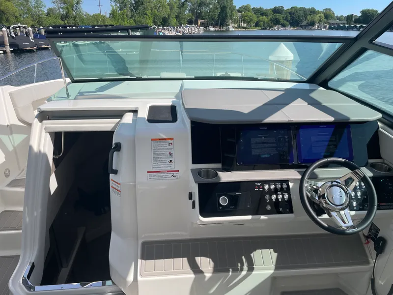 Slide: The Image of Sea Ray Sundancer 320 2026 - 22