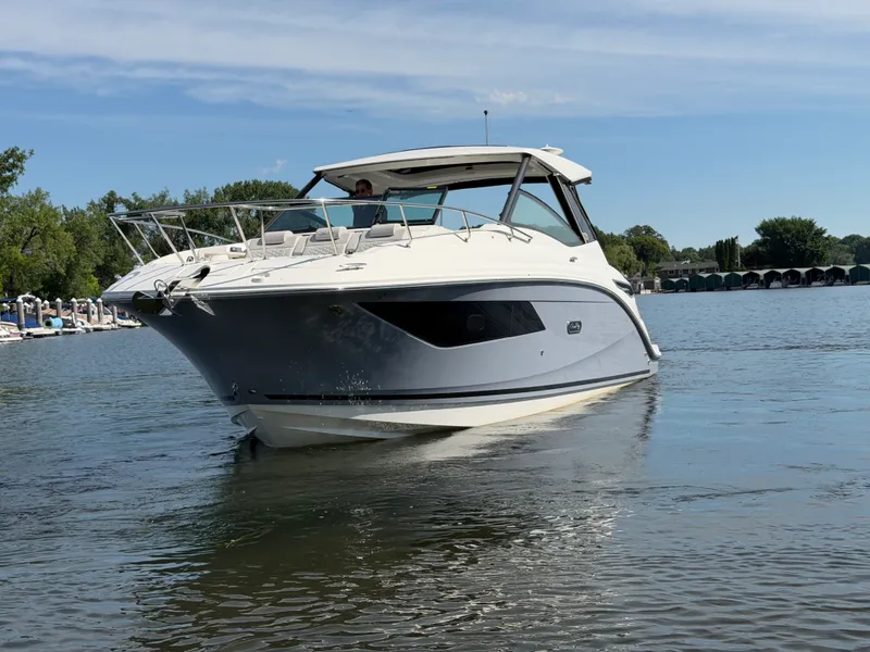 Slide: The Image of Sea Ray Sundancer 320 2026 - 2