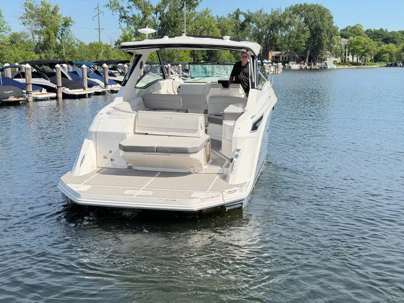 Slide: The Image of Sea Ray Sundancer 320 2026 - 10
