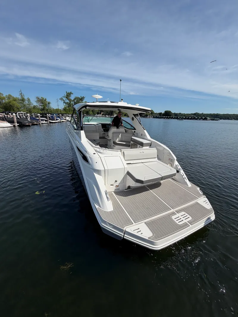 Slide: The Image of Sea Ray Sundancer 320 2026 - 12