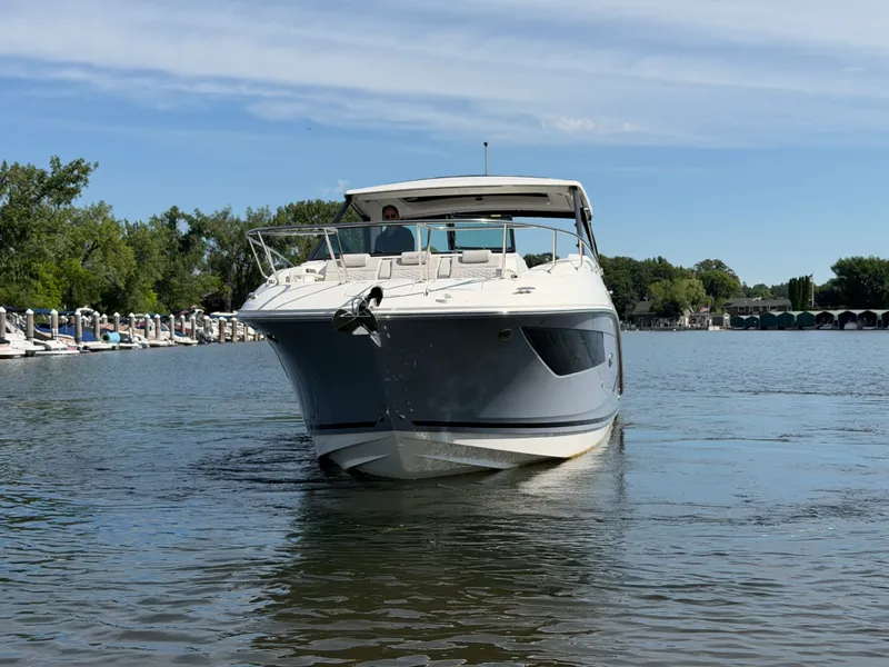 Slide: The Image of Sea Ray Sundancer 320 2026 - 3