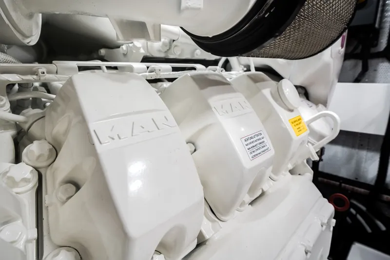 Slide: The Image of Galeon 680 FLY 2026 - 75