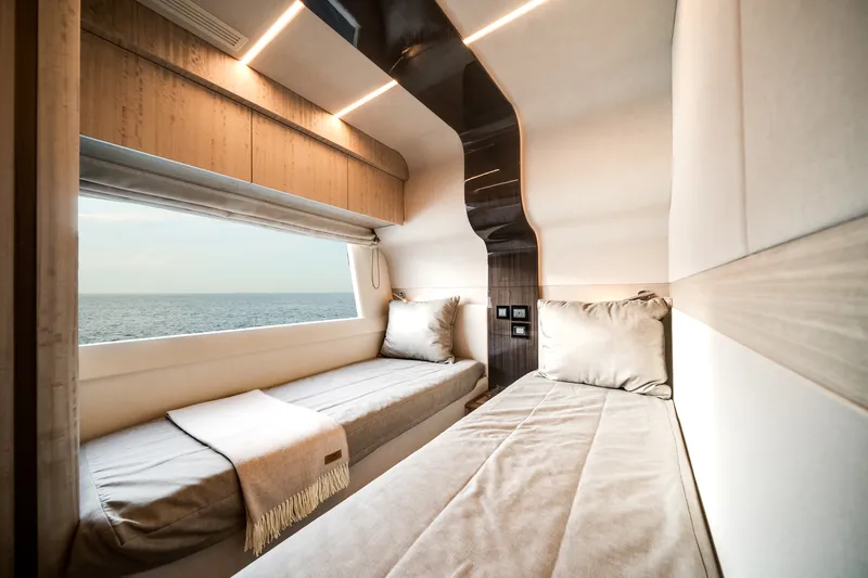 Slide: The Image of Galeon 680 FLY 2026 - 21
