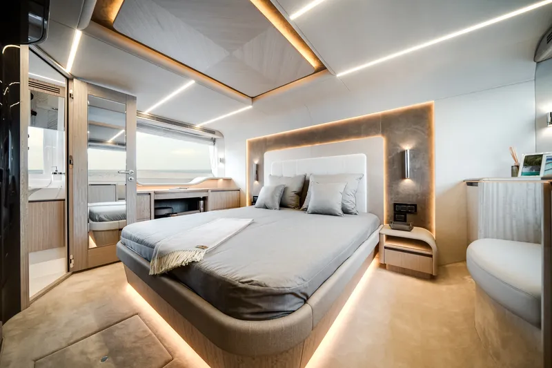 Slide: The Image of Galeon 680 FLY 2026 - 25