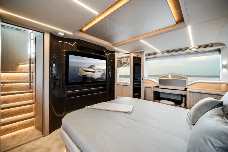 Slide: The Image of Galeon 680 FLY 2026 - 33