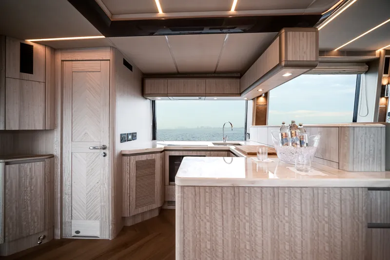Slide: The Image of Galeon 680 FLY 2026 - 37