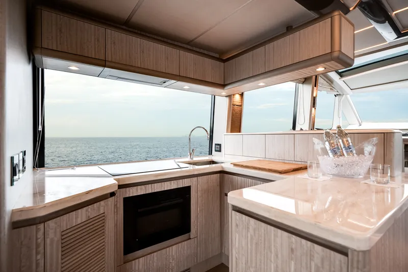 Slide: The Image of Galeon 680 FLY 2026 - 36