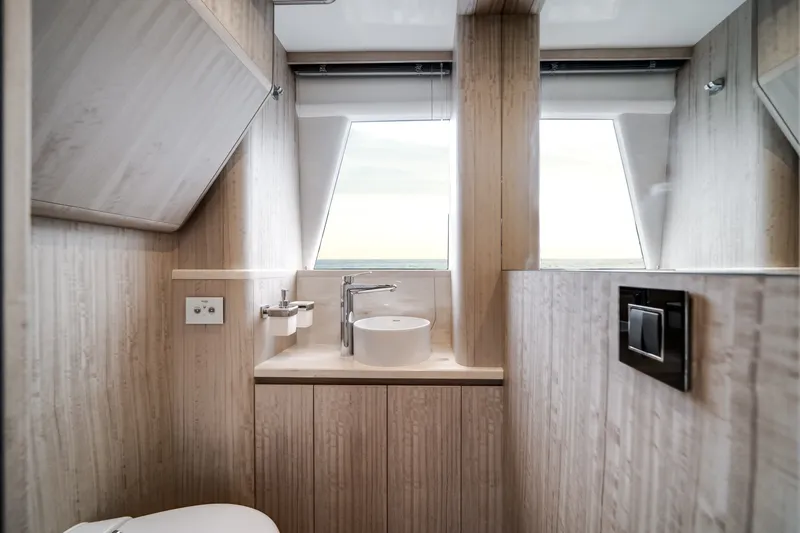 Slide: The Image of Galeon 680 FLY 2026 - 39
