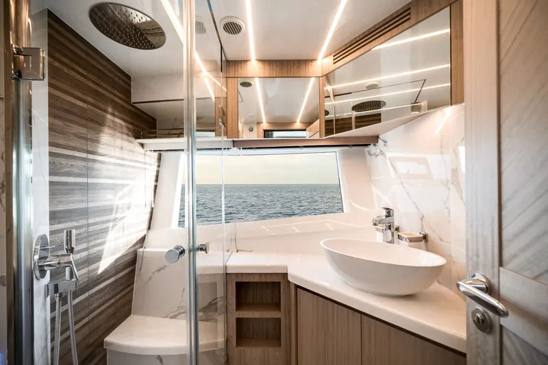 Slide: The Image of Galeon 680 FLY 2026 - 17