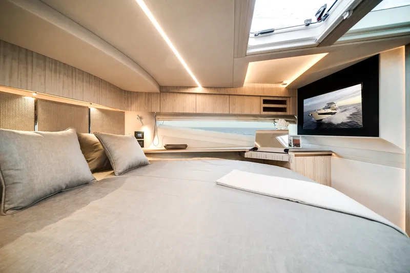 Slide: The Image of Galeon 680 FLY 2026 - 18