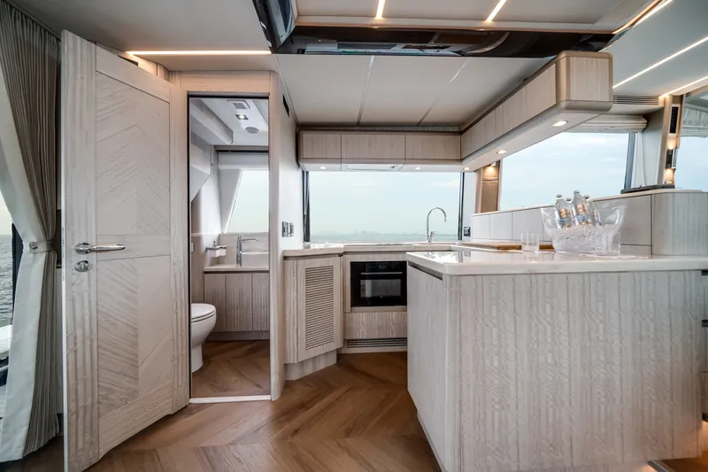 Slide: The Image of Galeon 680 FLY 2026 - 38
