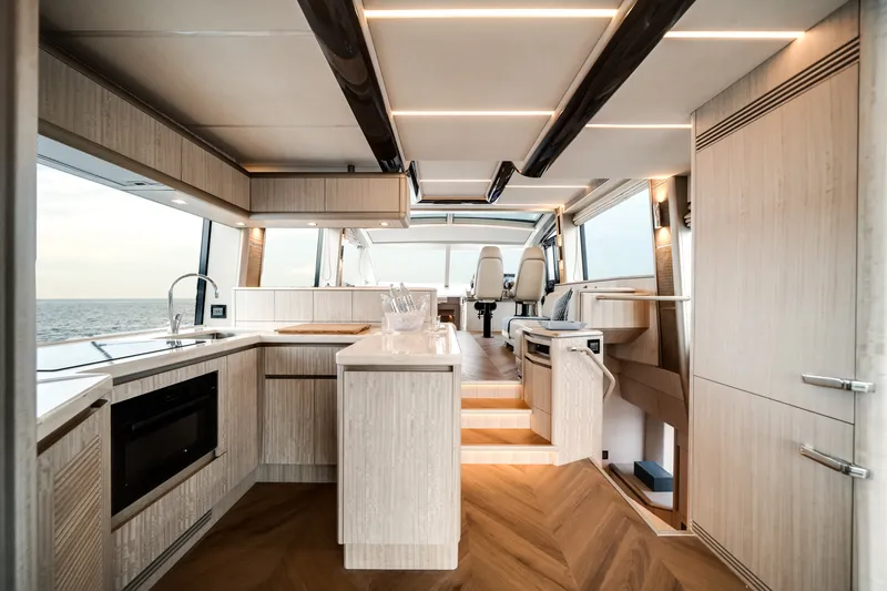 Slide: The Image of Galeon 680 FLY 2026 - 35
