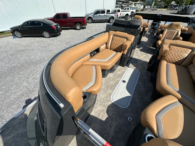 Slide: The Image of Crest 250 SAVANNAH 2022 - 22