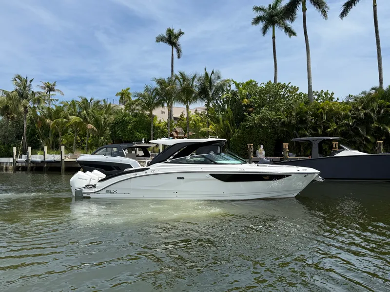 The Image of Sea Ray SLX 360 OUTBOARD 2026 - undefined
