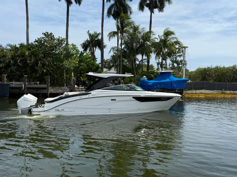 Slide: The Image of Sea Ray SLX 360 OUTBOARD 2026 - 1