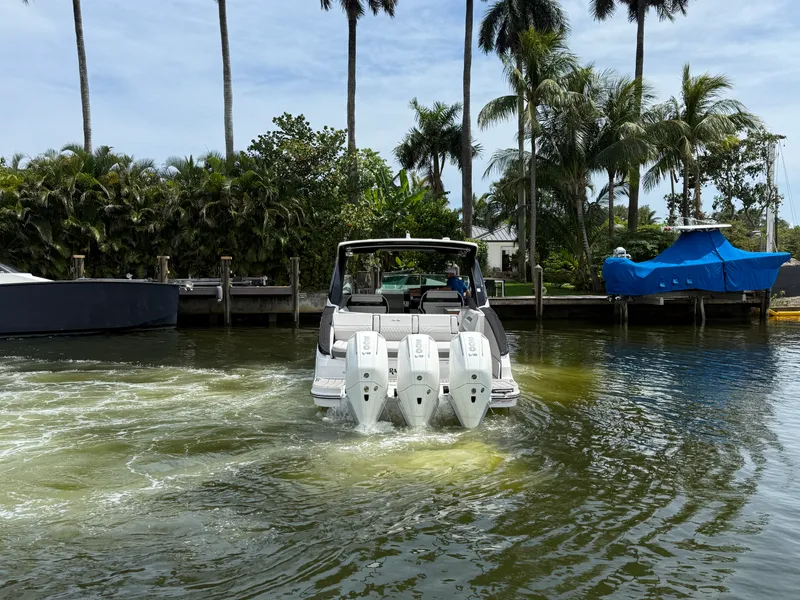 Slide: The Image of Sea Ray SLX 360 OUTBOARD 2026 - 11