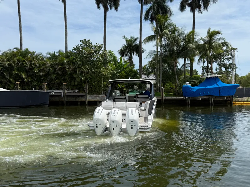 Slide: The Image of Sea Ray SLX 360 OUTBOARD 2026 - 12