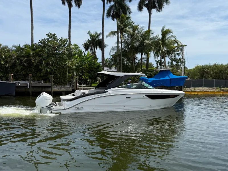 Slide: The Image of Sea Ray SLX 360 OUTBOARD 2026 - 14