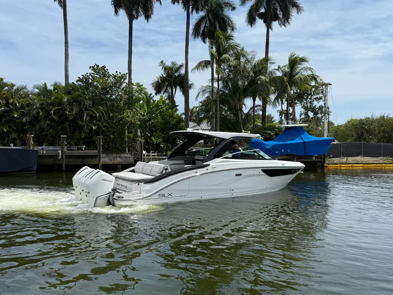 Slide: The Image of Sea Ray SLX 360 OUTBOARD 2026 - 15