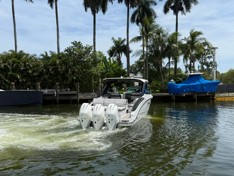 Slide: The Image of Sea Ray SLX 360 OUTBOARD 2026 - 17