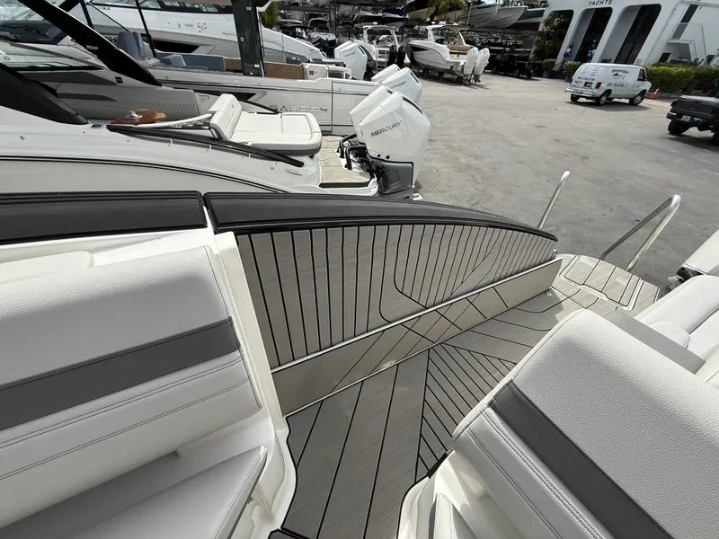 Slide: The Image of Sea Ray SLX 360 OUTBOARD 2026 - 19