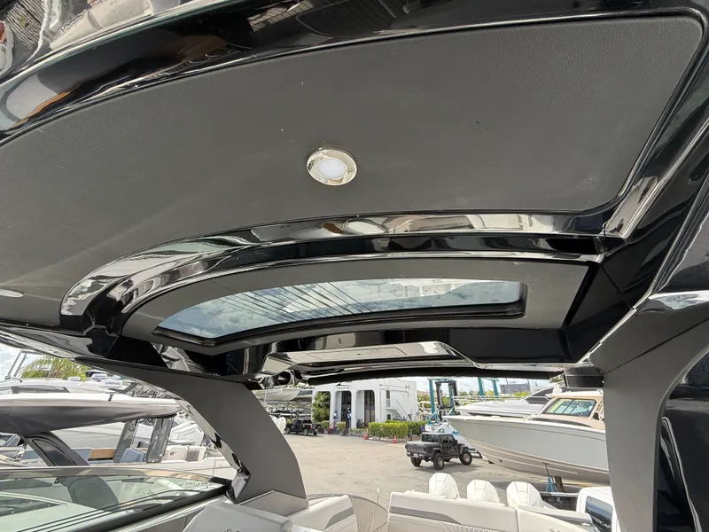 Slide: The Image of Sea Ray SLX 360 OUTBOARD 2026 - 21