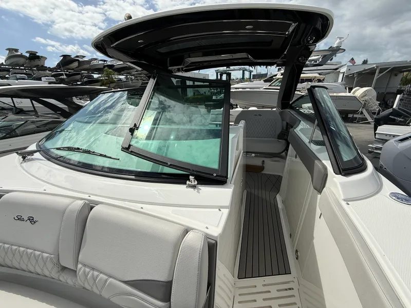 Slide: The Image of Sea Ray SLX 360 OUTBOARD 2026 - 22