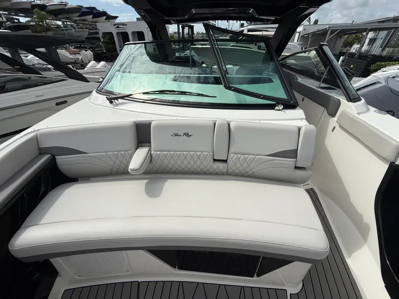 Slide: The Image of Sea Ray SLX 360 OUTBOARD 2026 - 24