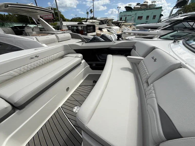 Slide: The Image of Sea Ray SLX 360 OUTBOARD 2026 - 26