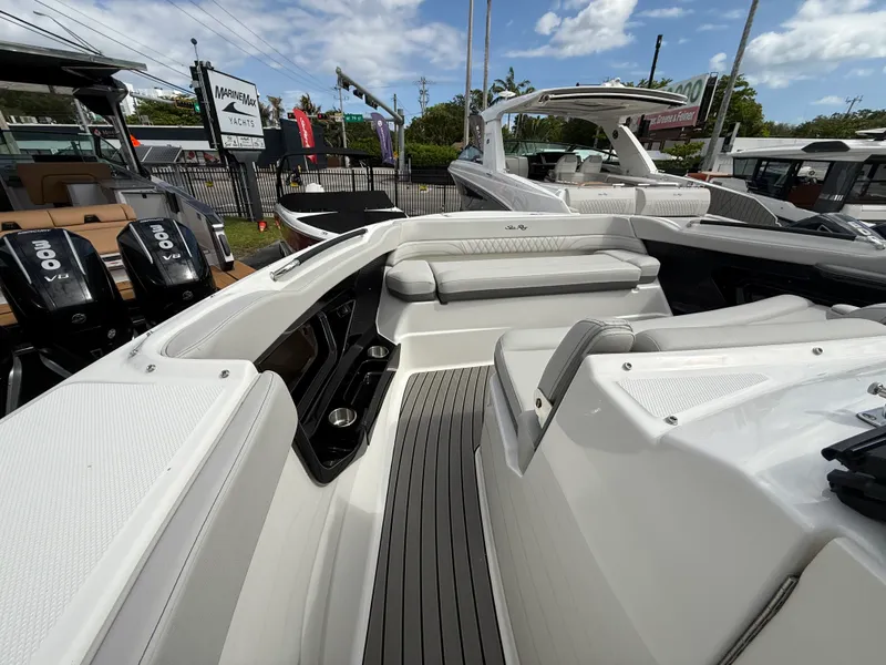 Slide: The Image of Sea Ray SLX 360 OUTBOARD 2026 - 27
