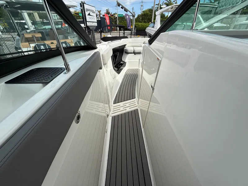 Slide: The Image of Sea Ray SLX 360 OUTBOARD 2026 - 28