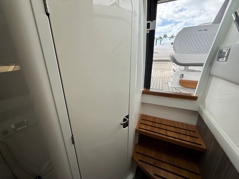 Slide: The Image of Sea Ray SLX 360 OUTBOARD 2026 - 29