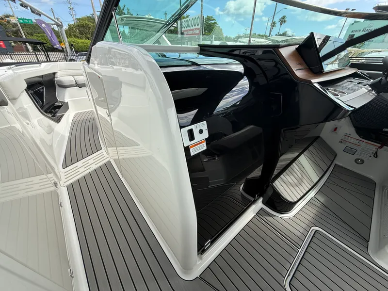 Slide: The Image of Sea Ray SLX 360 OUTBOARD 2026 - 30