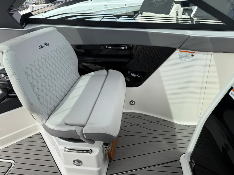 Slide: The Image of Sea Ray SLX 360 OUTBOARD 2026 - 37