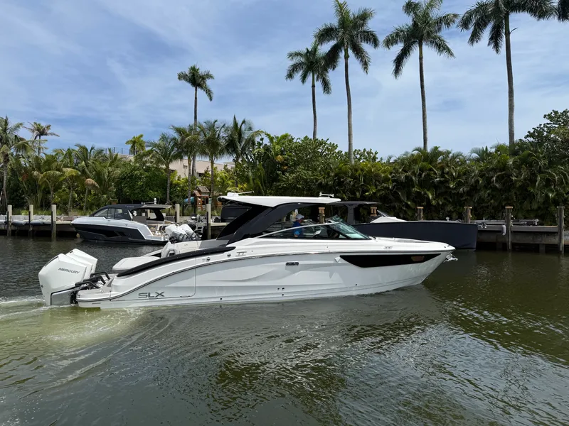 Slide: The Image of Sea Ray SLX 360 OUTBOARD 2026 - 4
