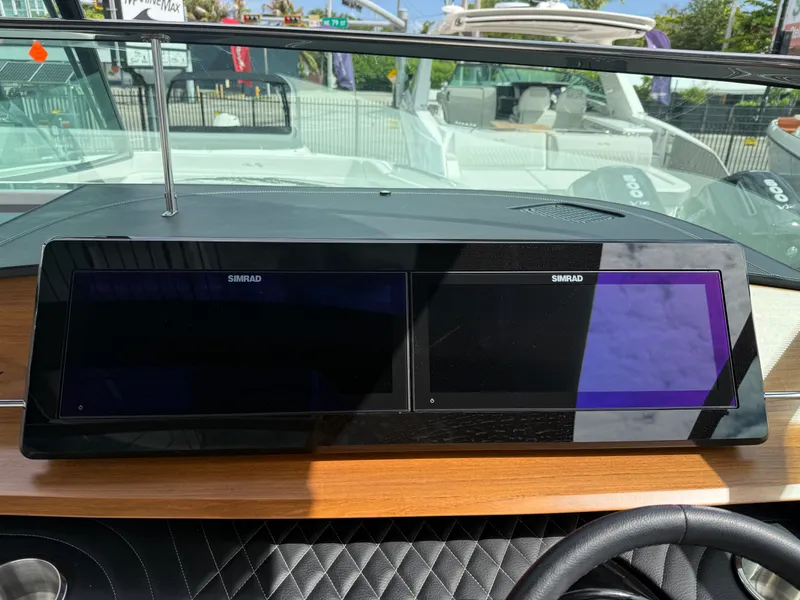 Slide: The Image of Sea Ray SLX 360 OUTBOARD 2026 - 40