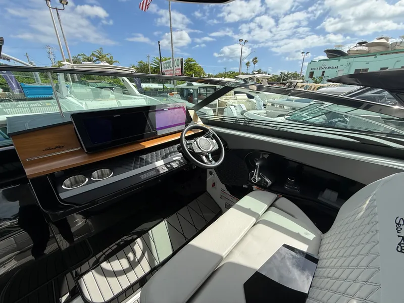 Slide: The Image of Sea Ray SLX 360 OUTBOARD 2026 - 43