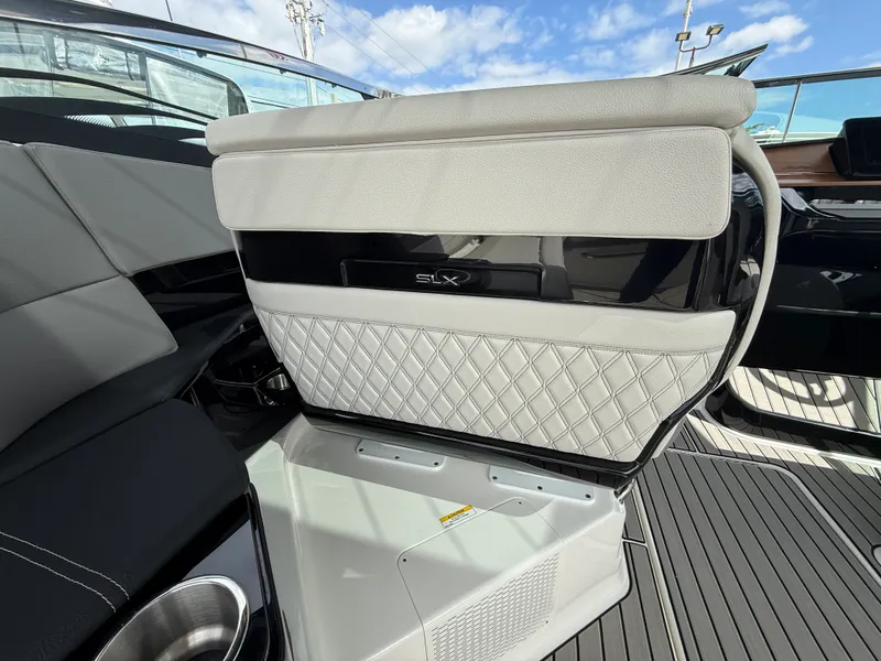 Slide: The Image of Sea Ray SLX 360 OUTBOARD 2026 - 45