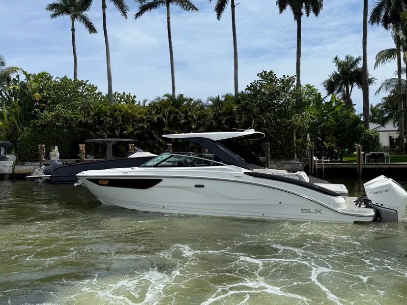 Slide: The Image of Sea Ray SLX 360 OUTBOARD 2026 - 5