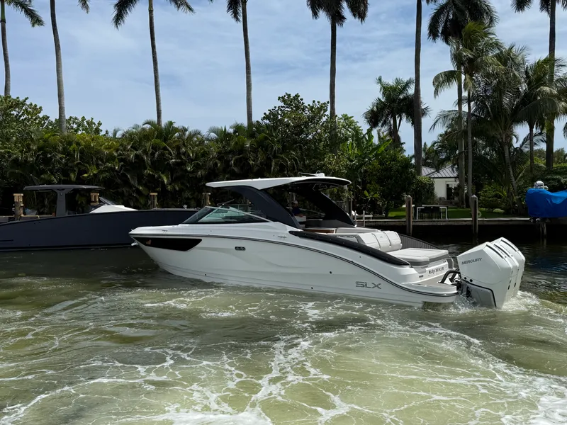 Slide: The Image of Sea Ray SLX 360 OUTBOARD 2026 - 6