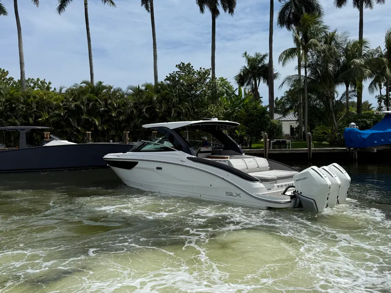 Slide: The Image of Sea Ray SLX 360 OUTBOARD 2026 - 7