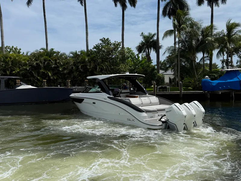 Slide: The Image of Sea Ray SLX 360 OUTBOARD 2026 - 8