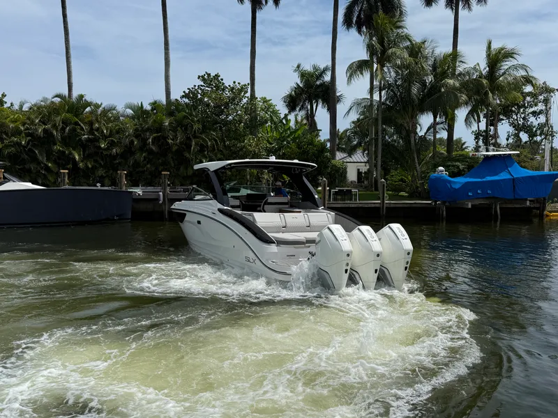 Slide: The Image of Sea Ray SLX 360 OUTBOARD 2026 - 9