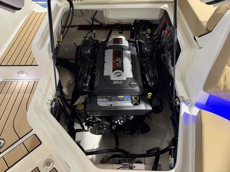 Slide: The Image of Sea Ray SLX 260 Surf 2026 - 17