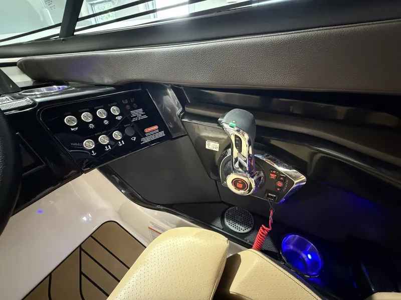 Slide: The Image of Sea Ray SLX 260 Surf 2026 - 13
